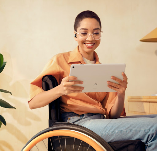 Google Pixel Tabletを使う様子